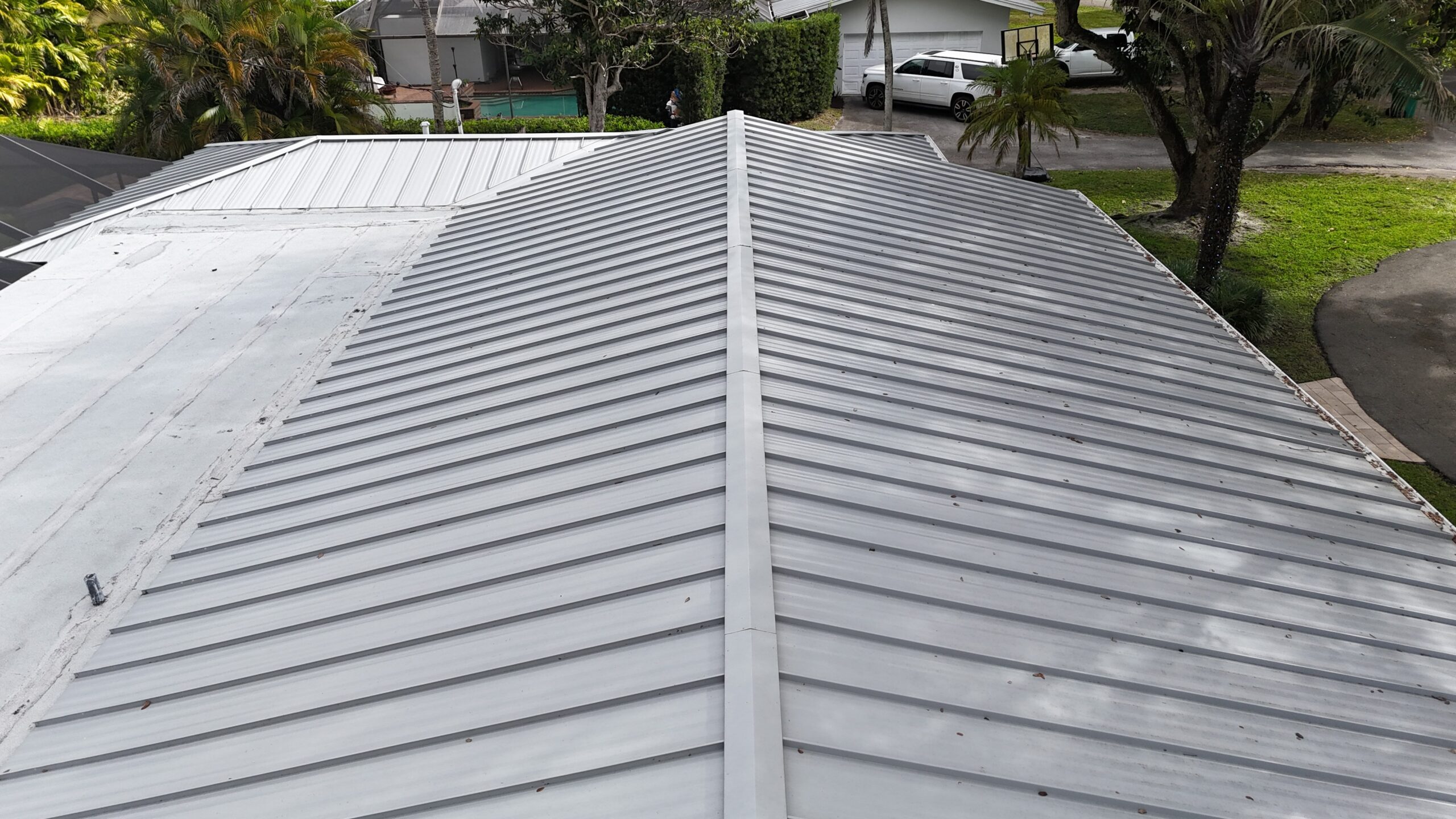 Completed metal roof in Tampa by Bigfoot Windows & Roofing — view 2