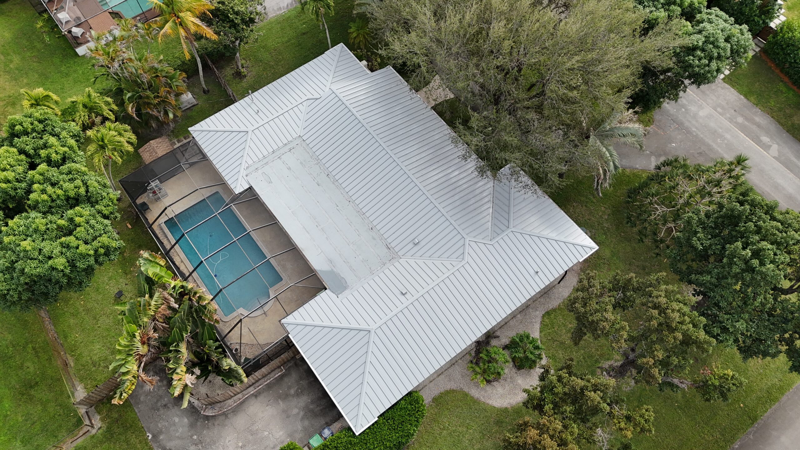 Completed roof project in Tampa by Bigfoot Windows & Roofing