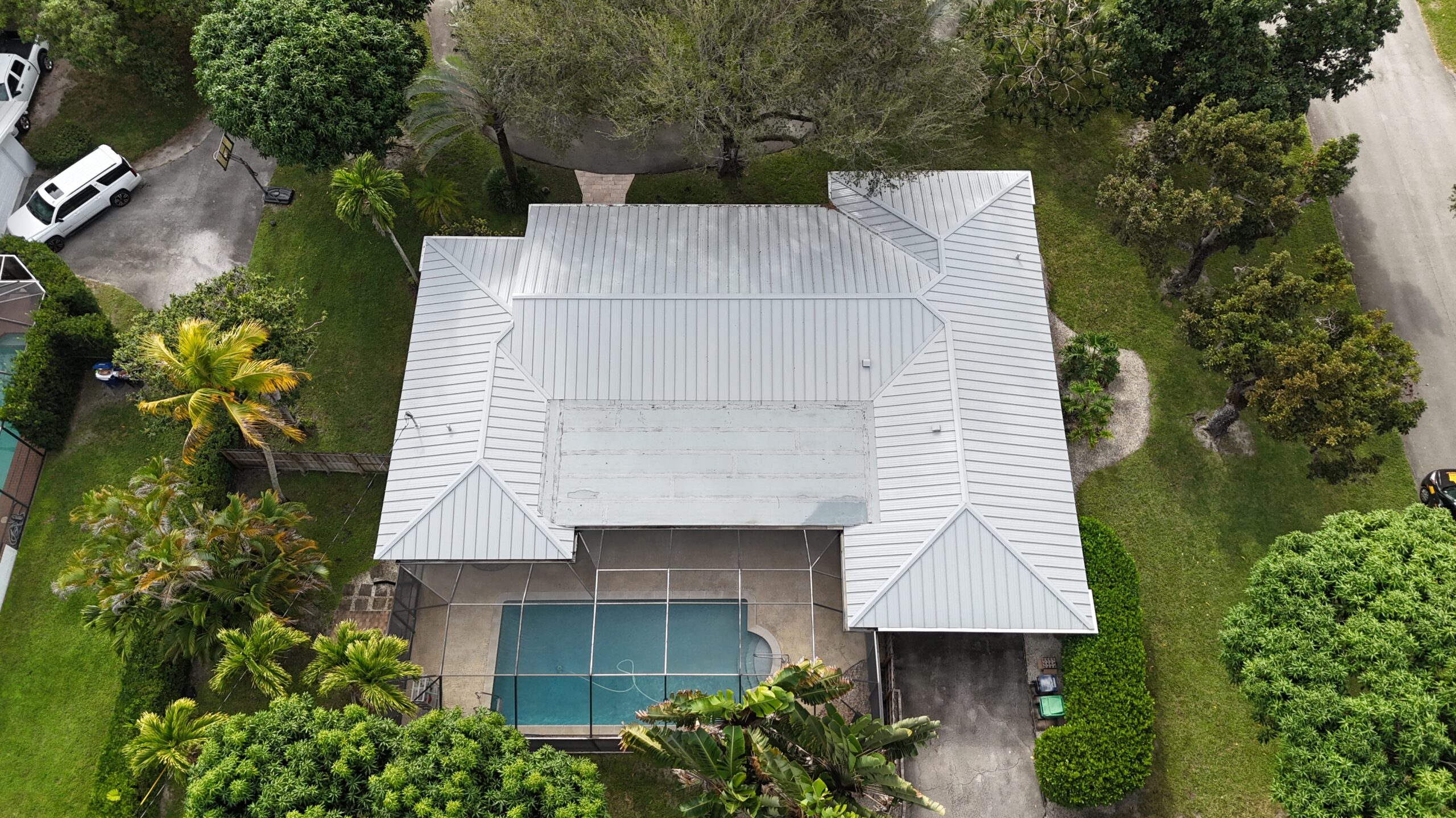 Completed roof project in Tampa by Bigfoot Windows & Roofing